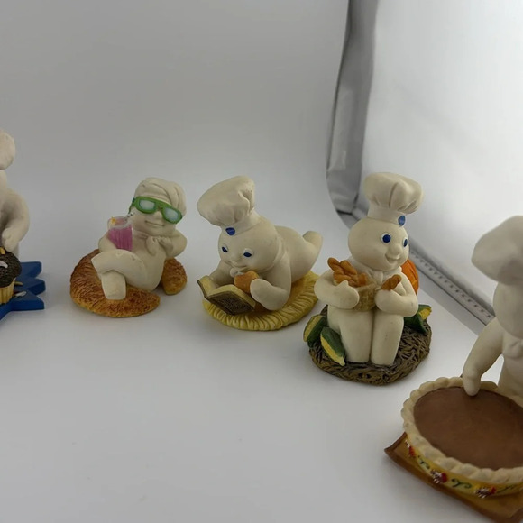 The Pillsbury Doughboy Danbury Mint Ceramic Figurines Jan-Dec 1997 VTG Bundle - Picture 6 of 16